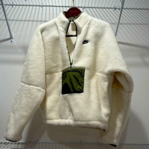 Nike Cream and Green Fleece Sweatshirt Warm - Picture 1 of 2